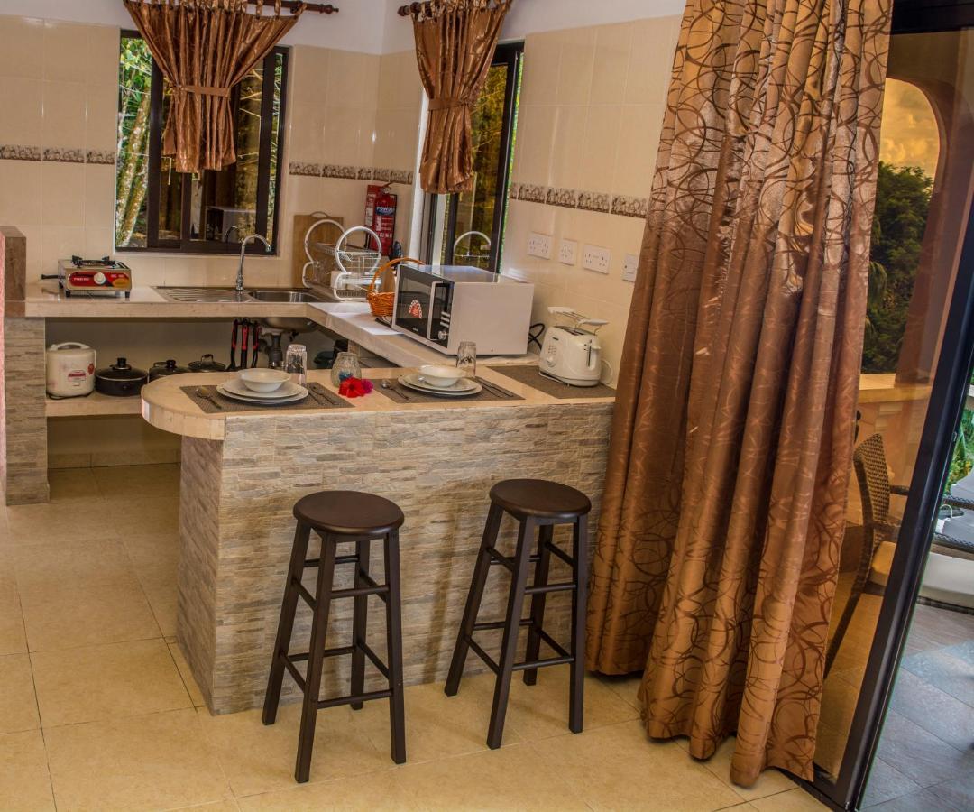 Les Elles Guesthouse Self Catering Baie Lazare  Zewnętrze zdjęcie
